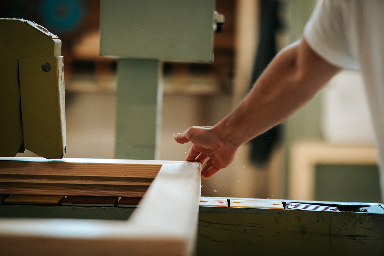 Entreprise artisanale de fabrication de fenêtres en bois