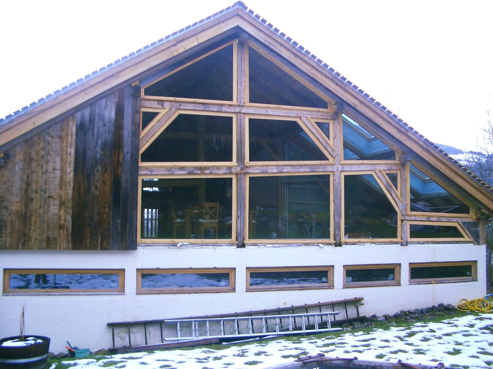 Chantier en rénovation avec installation de fenêtres